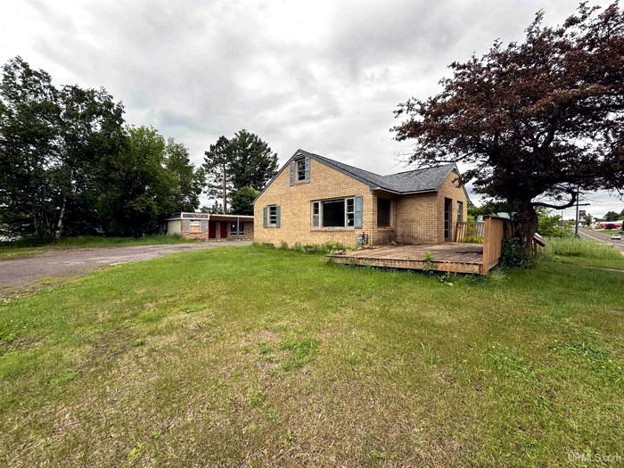 Crestview Motel (Crest View Motel) - Real Estate Listing Photo (newer photo)